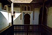 Marrakech - la Madrasa di Ben Youssef, particolare del patio interno 